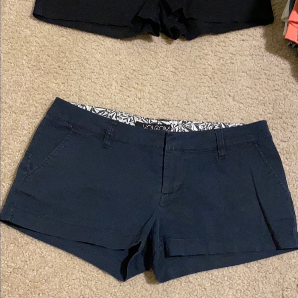 Volcom black shorts